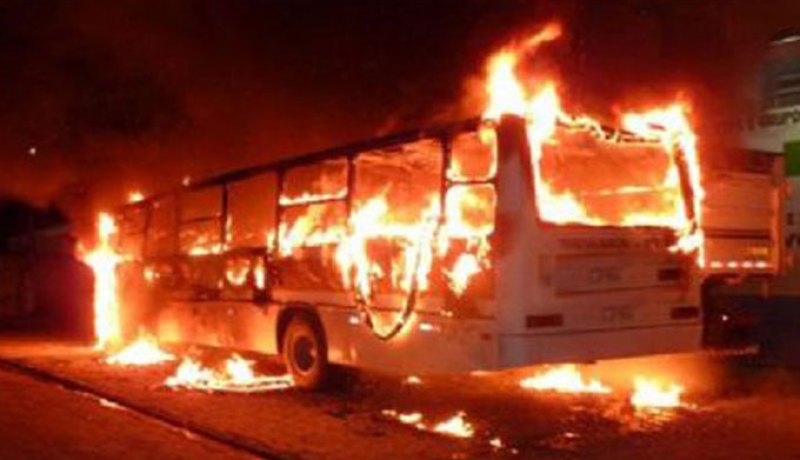 مقتل 30 شخصا اثر اندلاع حريق بحافلة على طريق سريع في وسط الصين